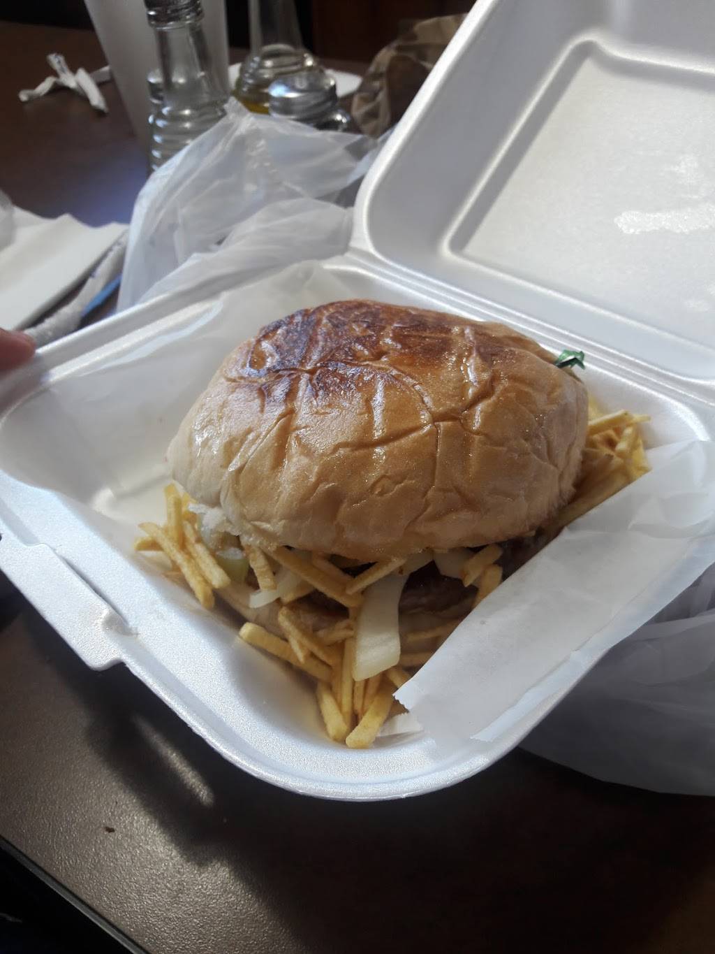 Maikels Kitchen | restaurant | 3864 W Waters Ave, Tampa, FL 33614, USA | 8138311600 OR +1 813-831-1600