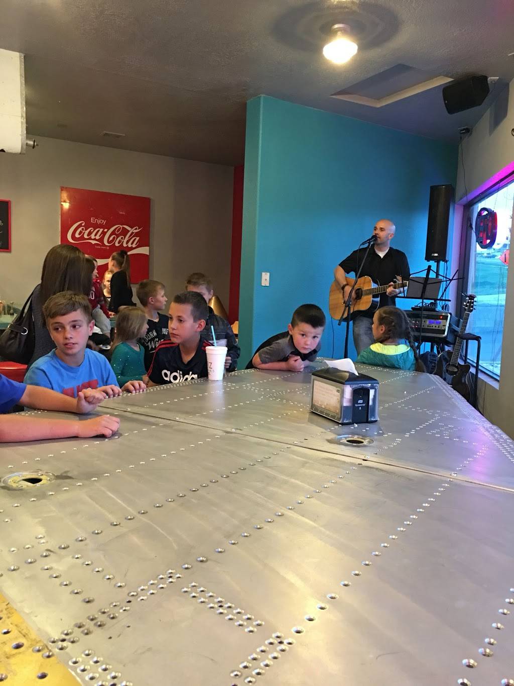 FiiZ Drinks | restaurant | 2631 N Hill Field Rd, Layton, UT 84041, USA | 8018206009 OR +1 801-820-6009