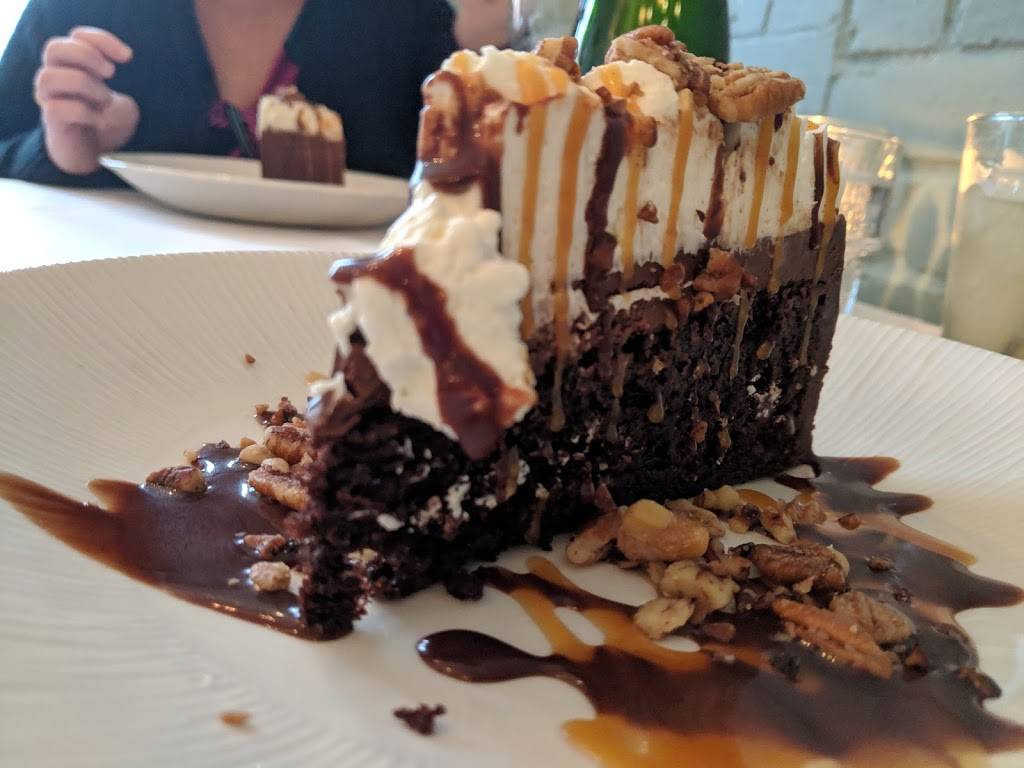 Buckleys Restaurant & Bar | restaurant | 3908, 801 N Cass St, Milwaukee, WI 53202, USA | 4142771111 OR +1 414-277-1111