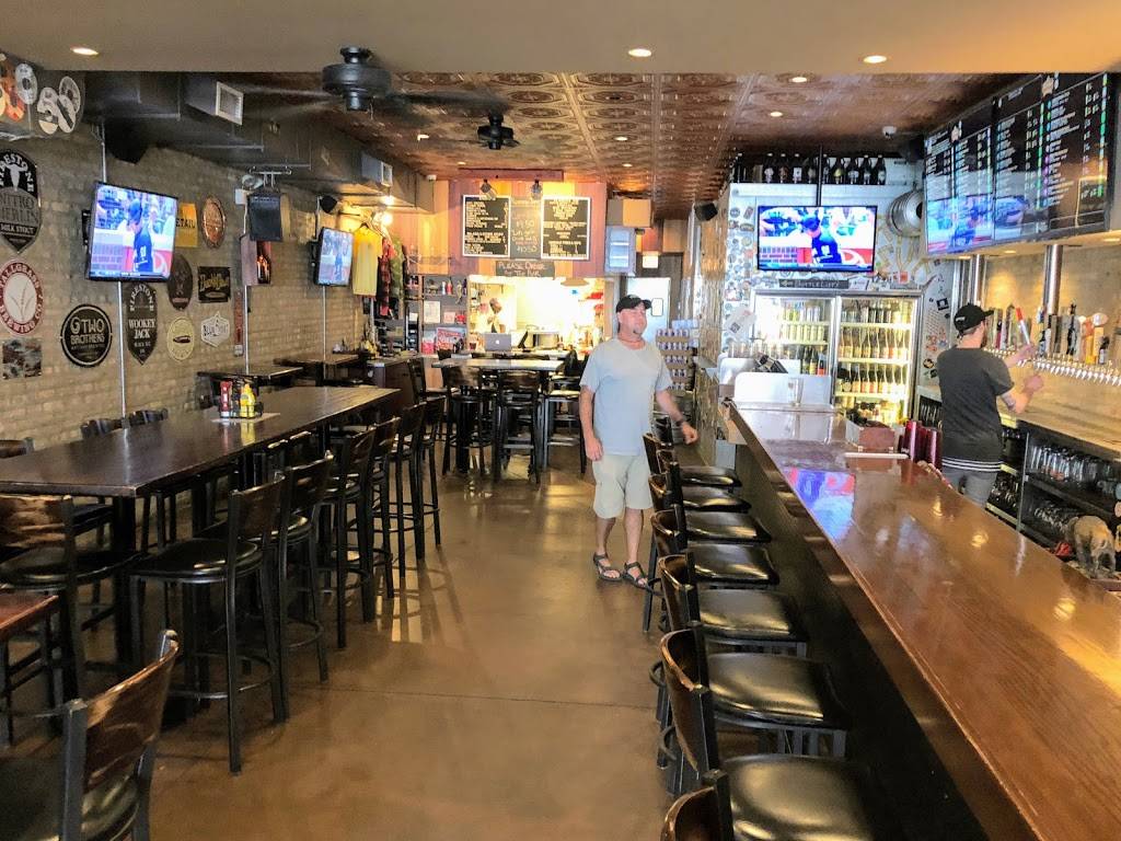 Links Taproom | restaurant | 1559 N Milwaukee Ave, Chicago, IL 60622, USA | 7733607692 OR +1 773-360-7692