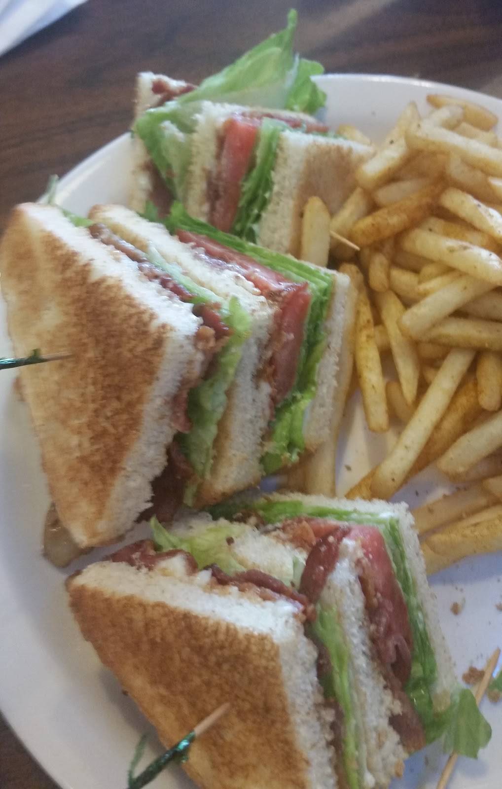 The Holiday House Restaurant Top Rated Breakfast Lunch & Dinner | restaurant | 1908 US-19, Holiday, FL 34690, USA | 7279352623 OR +1 727-935-2623