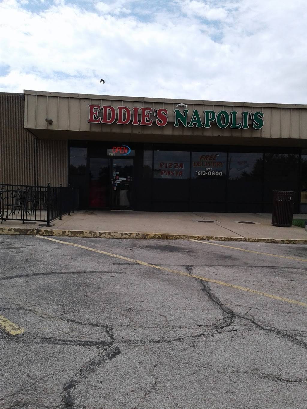 Eddies Napolis Italian Restaurant | restaurant | 915 W Centerville Rd, Garland, TX 75041, USA | 9726130800 OR +1 972-613-0800