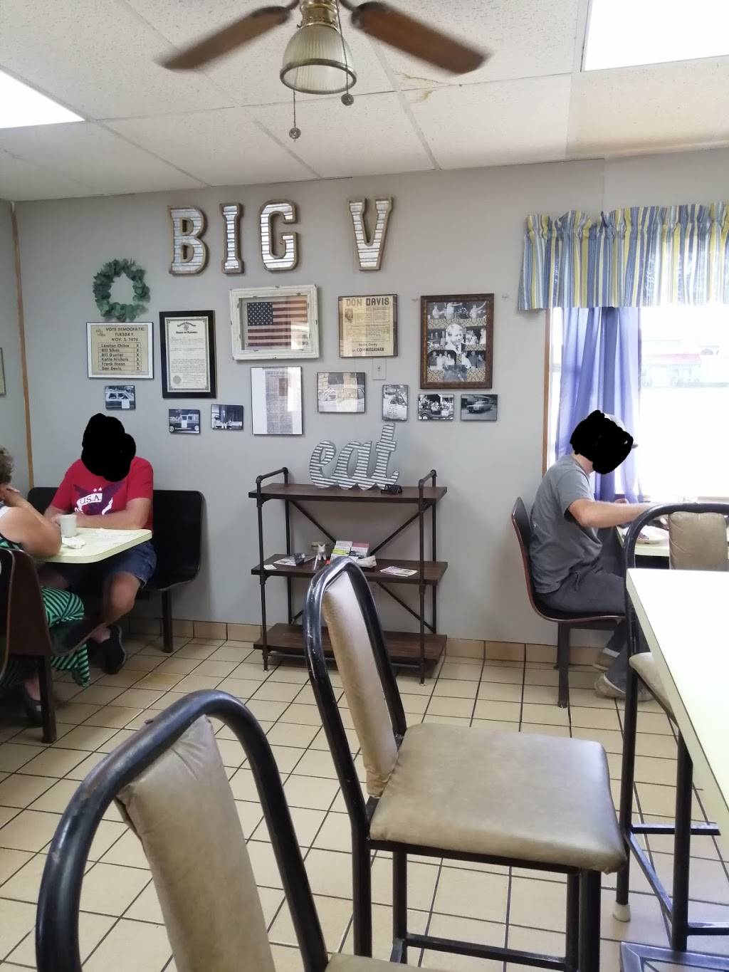 Big V Restaurant | restaurant | 32 Hall St, LaBelle, FL 33935, USA | 8636752917 OR +1 863-675-2917