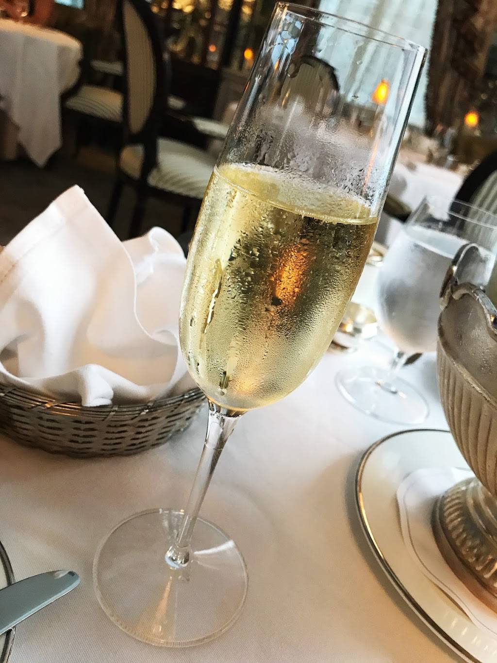 Pembroke Room | restaurant | 28 E 63rd St, New York, NY 10065, USA | 2126056825 OR +1 212-605-6825