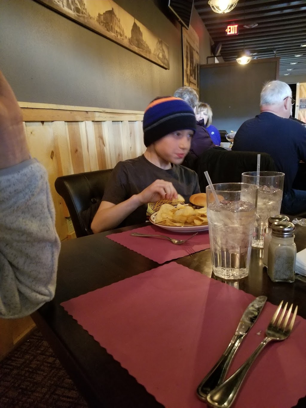 Prime Time Tavern | restaurant | 204 Egan Ave S, Madison, SD 57042, USA | 6055560288 OR +1 605-556-0288