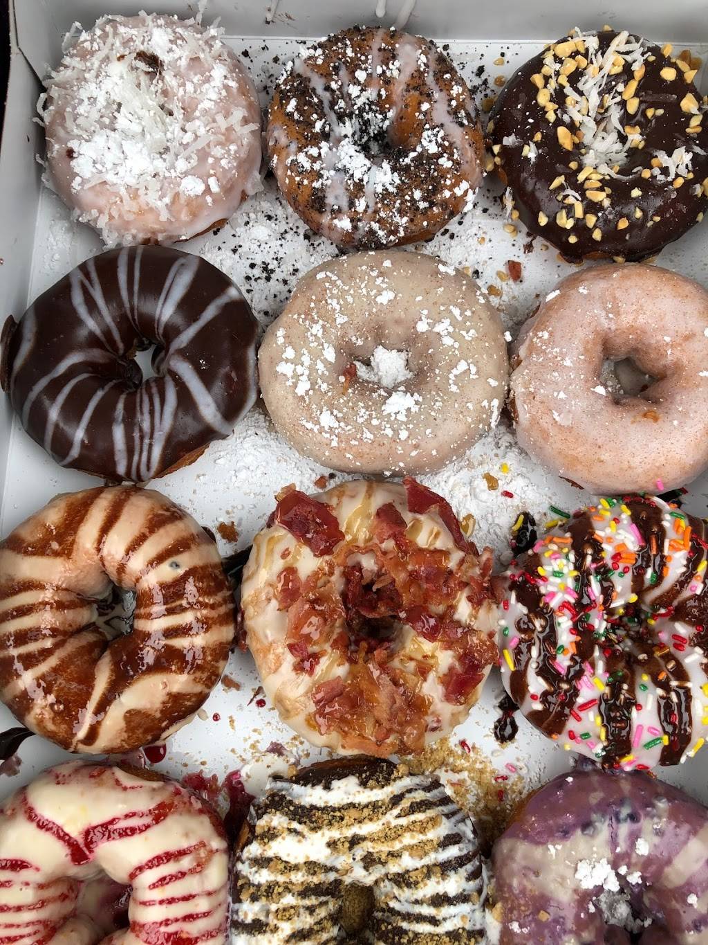 Duck Donuts - Cross Hill Market | bakery | Cross Hill Market, 702 Cross Hill Rd 100 B, Columbia, SC 29205, USA | 8038887424 OR +1 803-888-7424