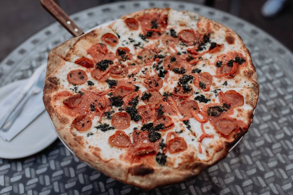 Strongs Brick Oven Pizzeria; Lawrenceburg | restaurant | 1 E High St, Lawrenceburg, IN 47025, USA | 8125392130 OR +1 812-539-2130