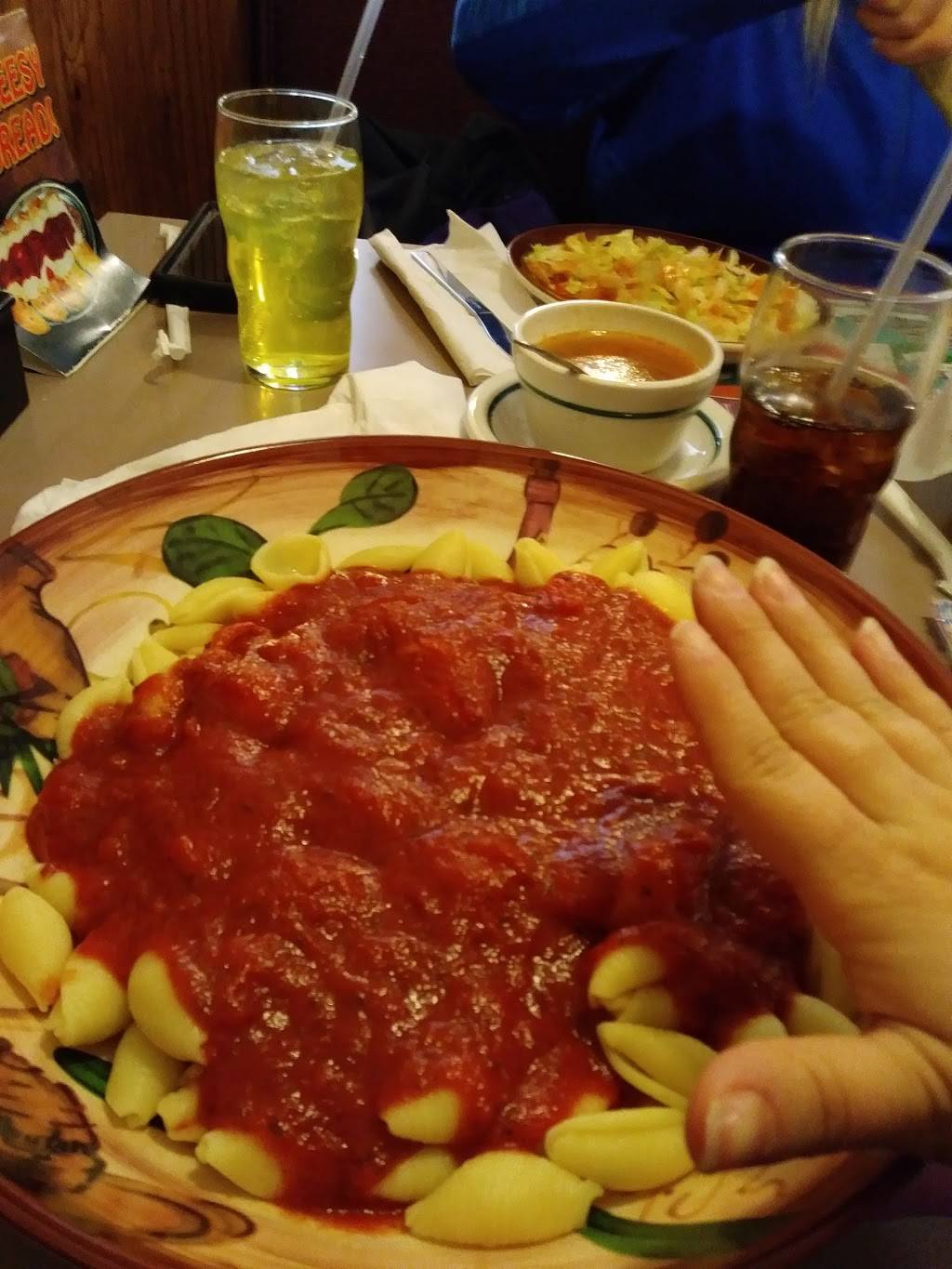 La Villa Restaurant & Pizzeria | restaurant | 8372 N Saginaw Rd, Mt Morris, MI 48458, USA | 8106860107 OR +1 810-686-0107