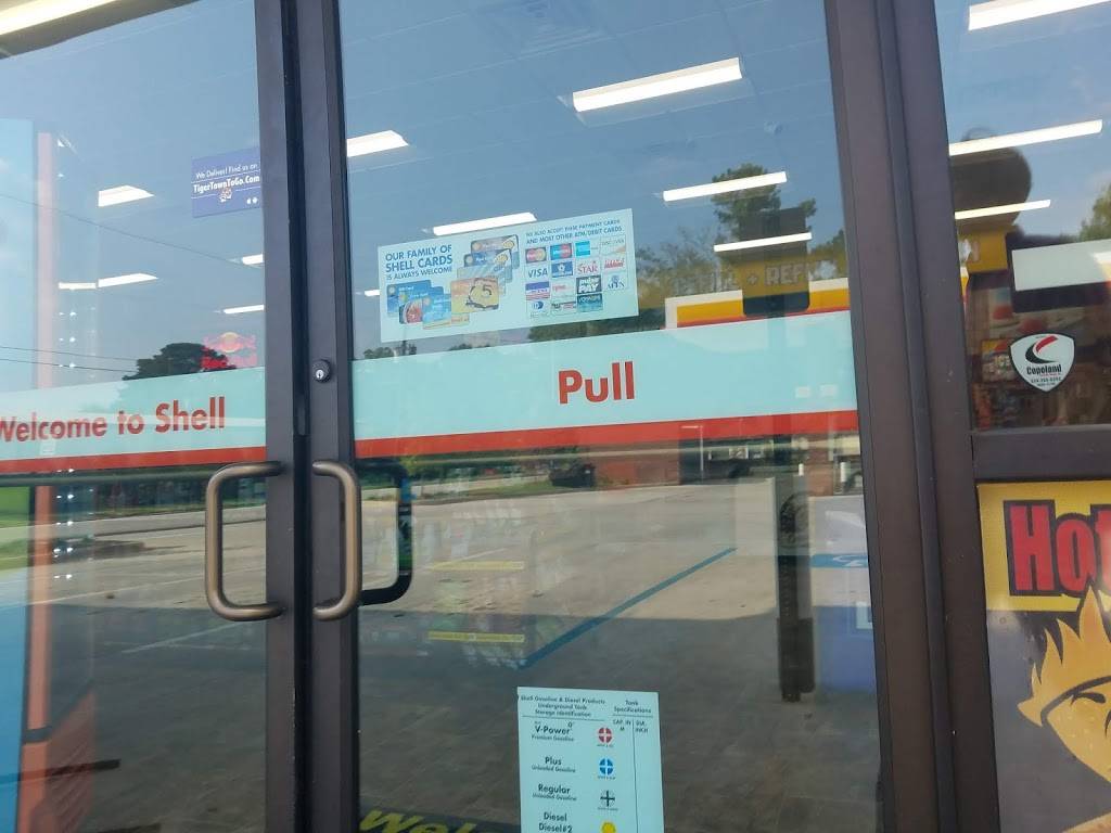 Champs Chicken | meal takeaway | 465 Opelika Rd, Auburn, AL 36830, USA | 3342091199 OR +1 334-209-1199