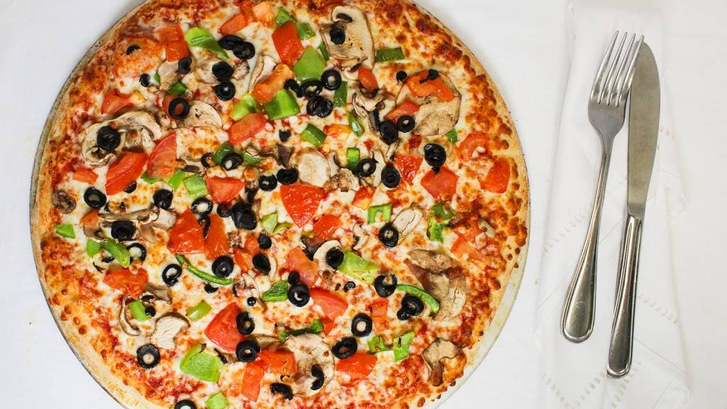 Ginos Pizza | restaurant | 1550 S Gateway Rd, Mississauga, ON L4W 5K3, Canada | 9056258200 OR +1 905-625-8200