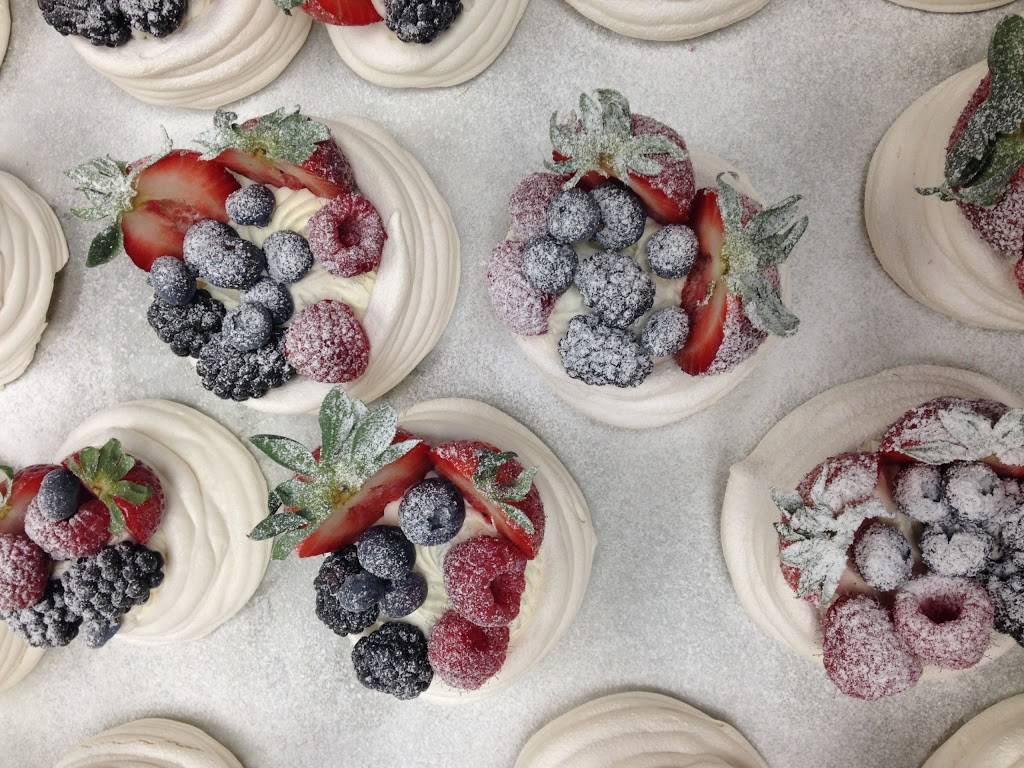 Aux Délices Foods | restaurant | 1075 E Putnam Ave, Riverside, CT 06878, USA | 2036981066 OR +1 203-698-1066