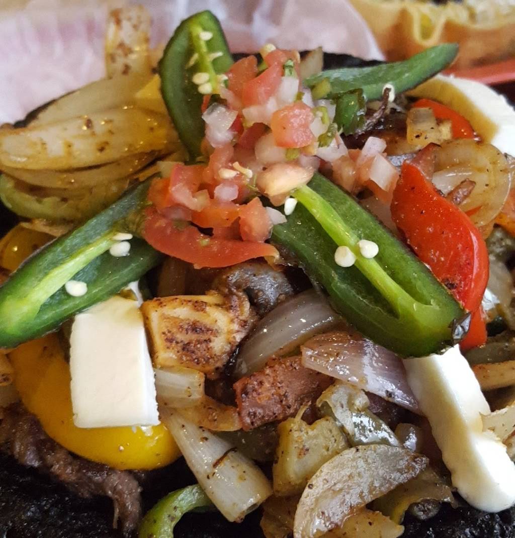 Los Riveras | restaurant | 700 N Koeller St, Oshkosh, WI 54902, USA | 9202352220 OR +1 920-235-2220