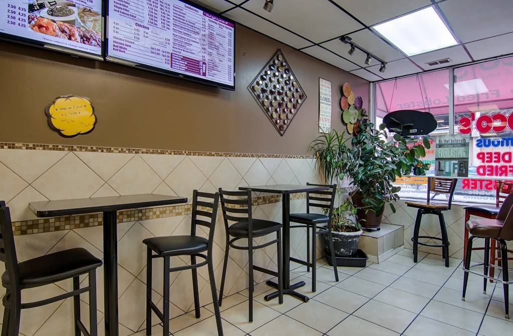 Cocos Famous Fried Lobster | restaurant | 426 S Clark St, Chicago, IL 60605, USA | 3127862070 OR +1 312-786-2070