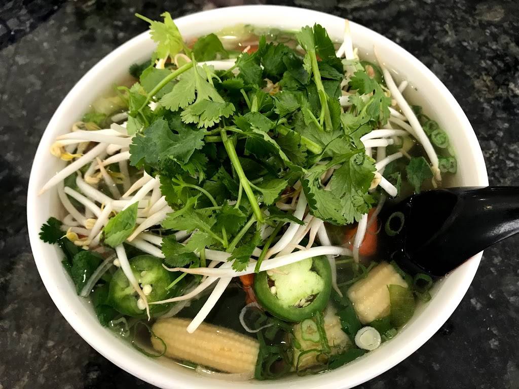 Pho Lee | restaurant | 1700 E Valley Pkwy, Escondido, CA 92027, USA | 7607379988 OR +1 760-737-9988