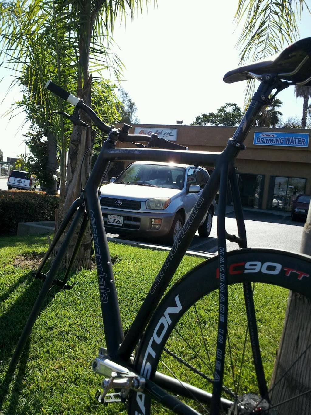 Doughnut Deli Inc. | cafe | 3401 Pacific Pl, Long Beach, CA 90806, USA | 5625958515 OR +1 562-595-8515