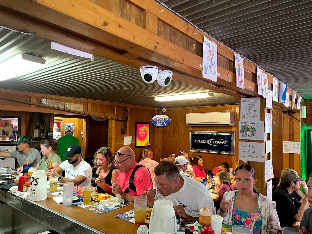 Hunts Oyster Bar & Seafood Restaurant | restaurant | 1150 Beck Ave, Panama City, FL 32401, USA | 8507639645 OR +1 850-763-9645