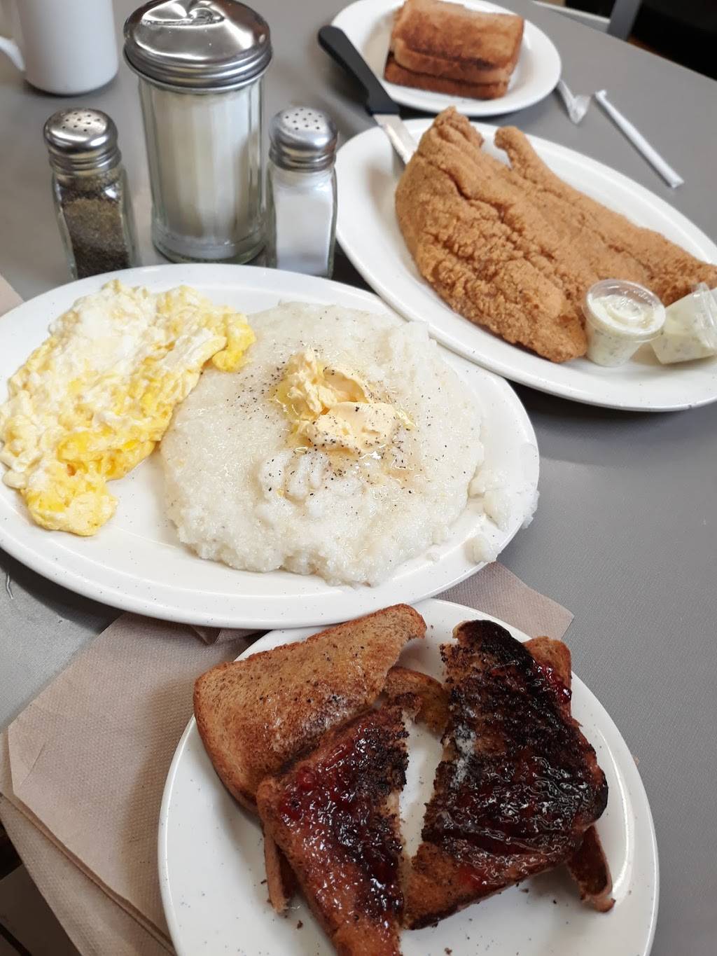 Franks Grill | restaurant | 4702 Telephone Rd, Houston, TX 77087, USA | 7136493296 OR +1 713-649-3296