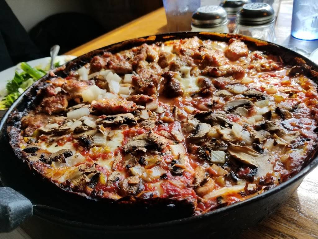 Pequods Pizza | restaurant | 2207 N Clybourn Ave, Chicago, IL 60614, USA | 7733271512 OR +1 773-327-1512