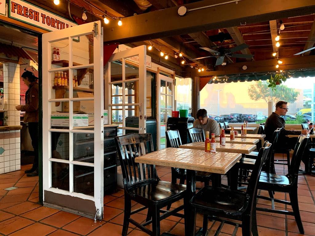 Poquito Mas | restaurant | 2635 W Olive Ave, Burbank, CA 91505, USA | 8185632252 OR +1 818-563-2252