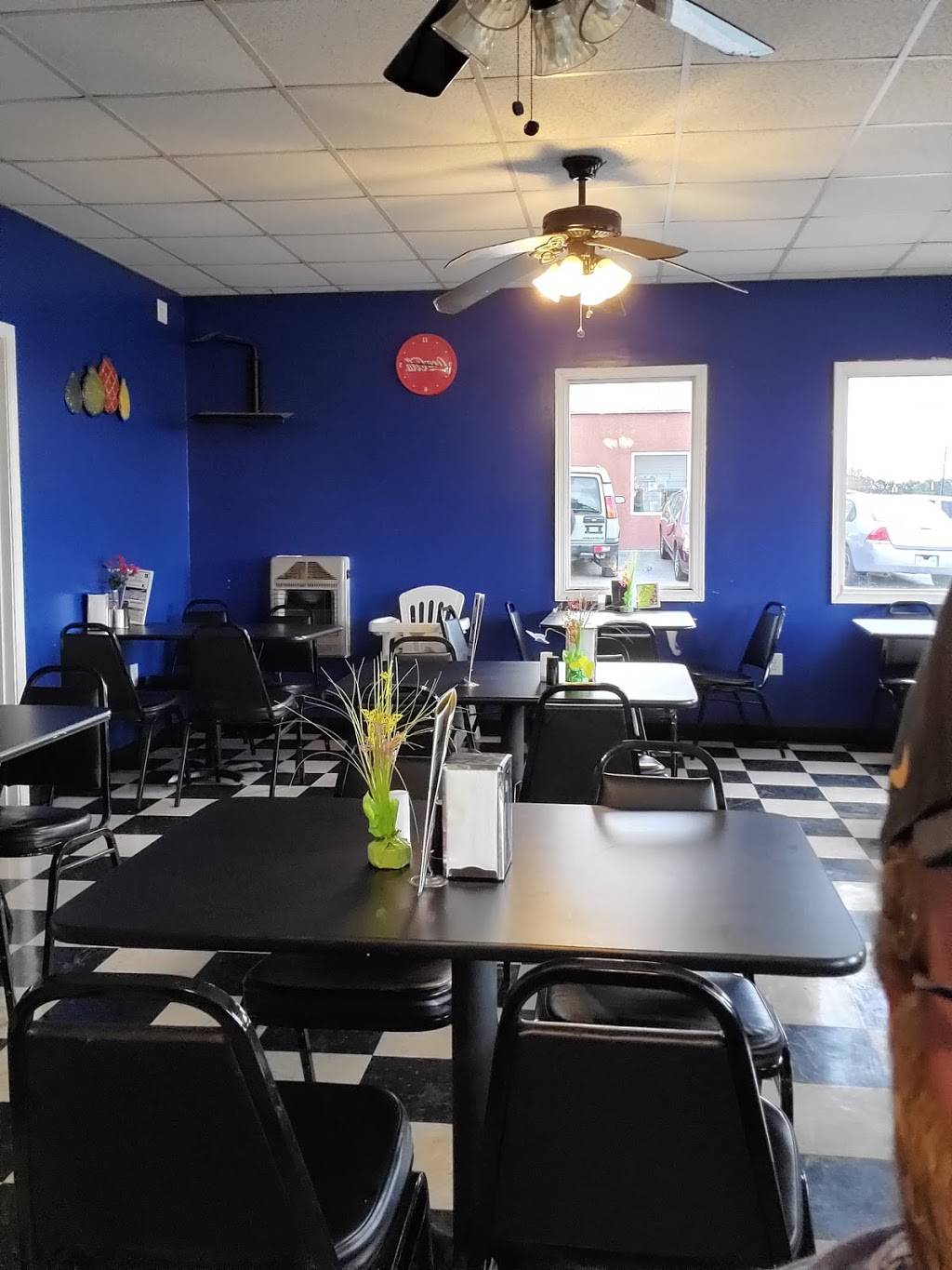 Lynns | restaurant | 11120 Asheville Hwy, Inman, SC 29349, USA | 8644731414 OR +1 864-473-1414