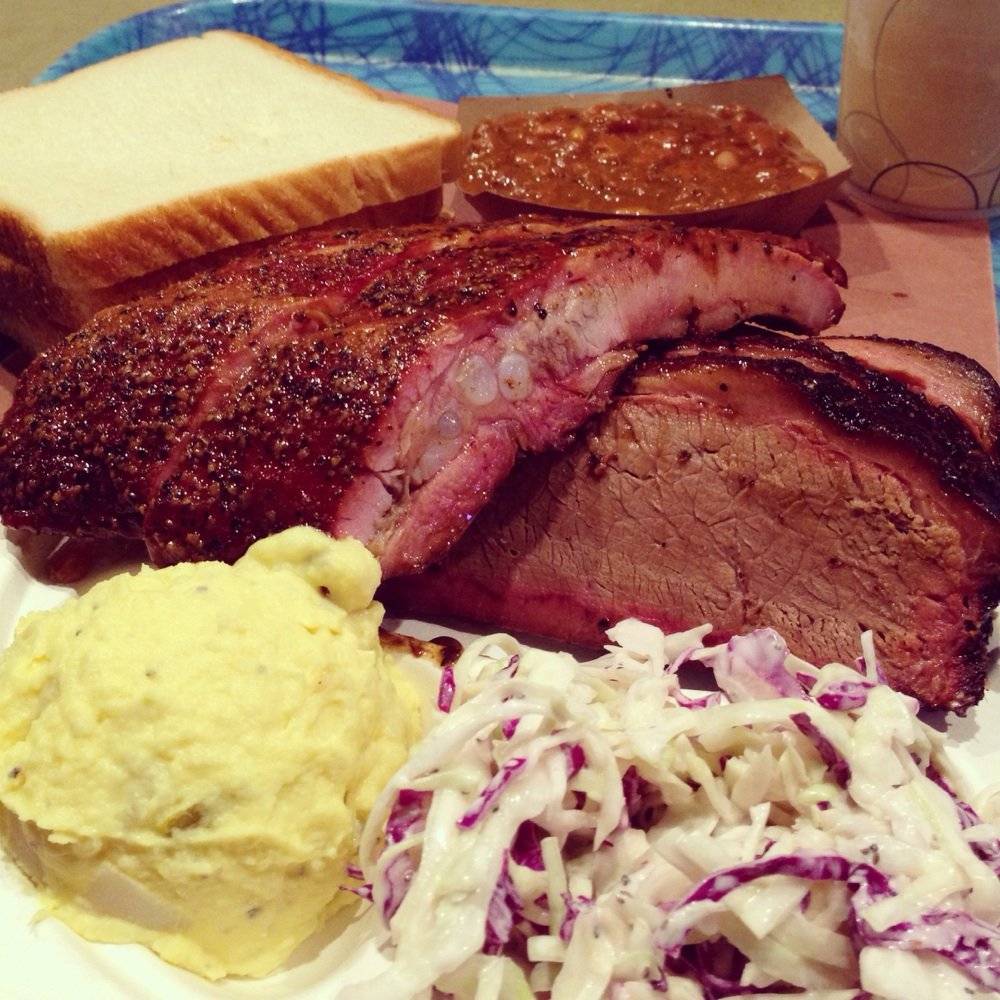 Thomas Bar-B-Q | restaurant | 5594 North Fwy I45, Houston, TX 77076, USA | 7136975033 OR +1 713-697-5033
