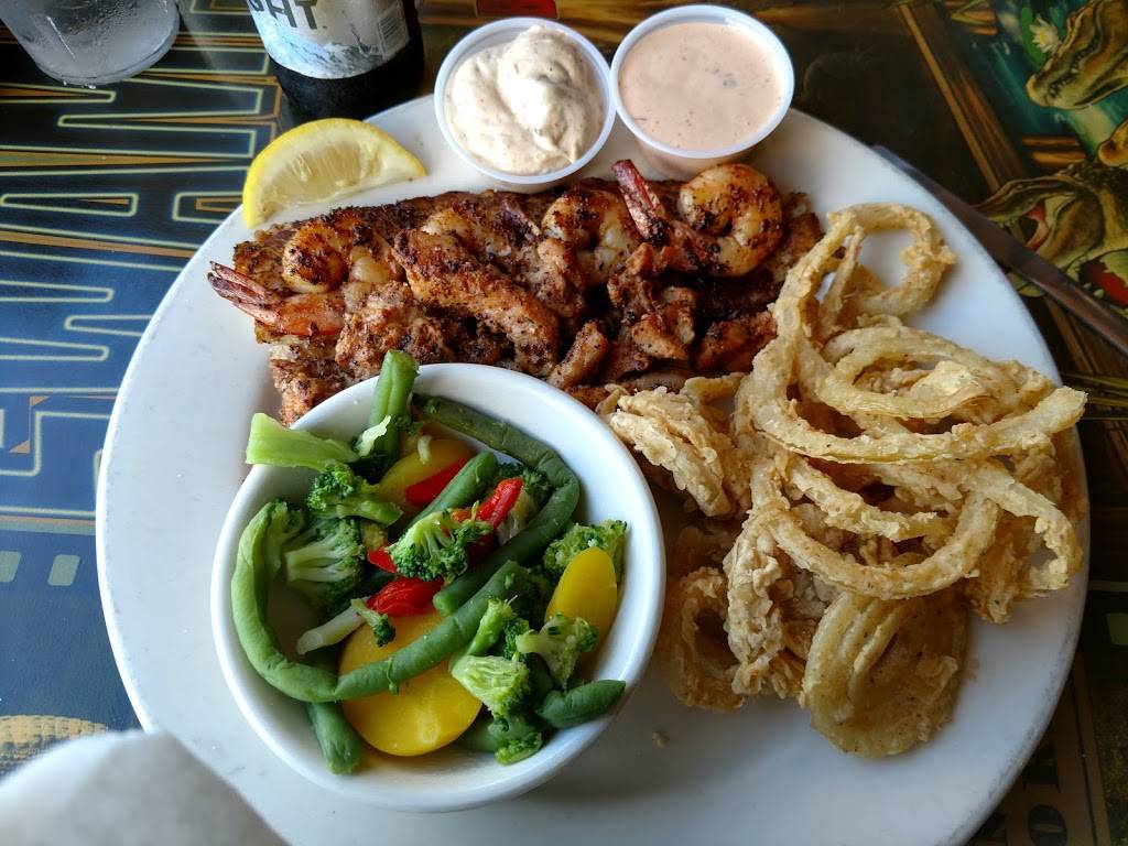 Swamp House Riverfront Grill | restaurant | 488 W Highbanks Rd, DeBary, FL 32713, USA | 3866688891 OR +1 386-668-8891