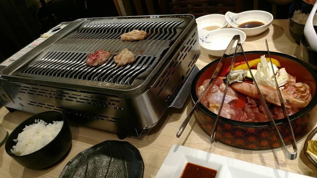 Sizzle | restaurant | 2250 Kalakaua Ave #1, Honolulu, HI 96815, USA | 8087772233 OR +1 808-777-2233