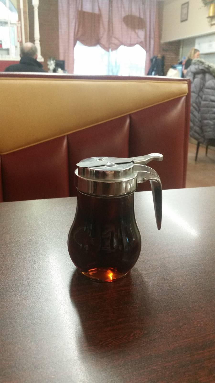 Dixies Diner | restaurant | 9680 E Center St, Windham, OH 44288, USA | 3303266077 OR +1 330-326-6077