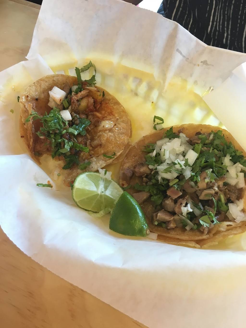 Taqueria Pericos Fast Tacos | restaurant | 4203 N Sterling Ave, Peoria, IL 61615, USA | 3098390856 OR +1 309-839-0856