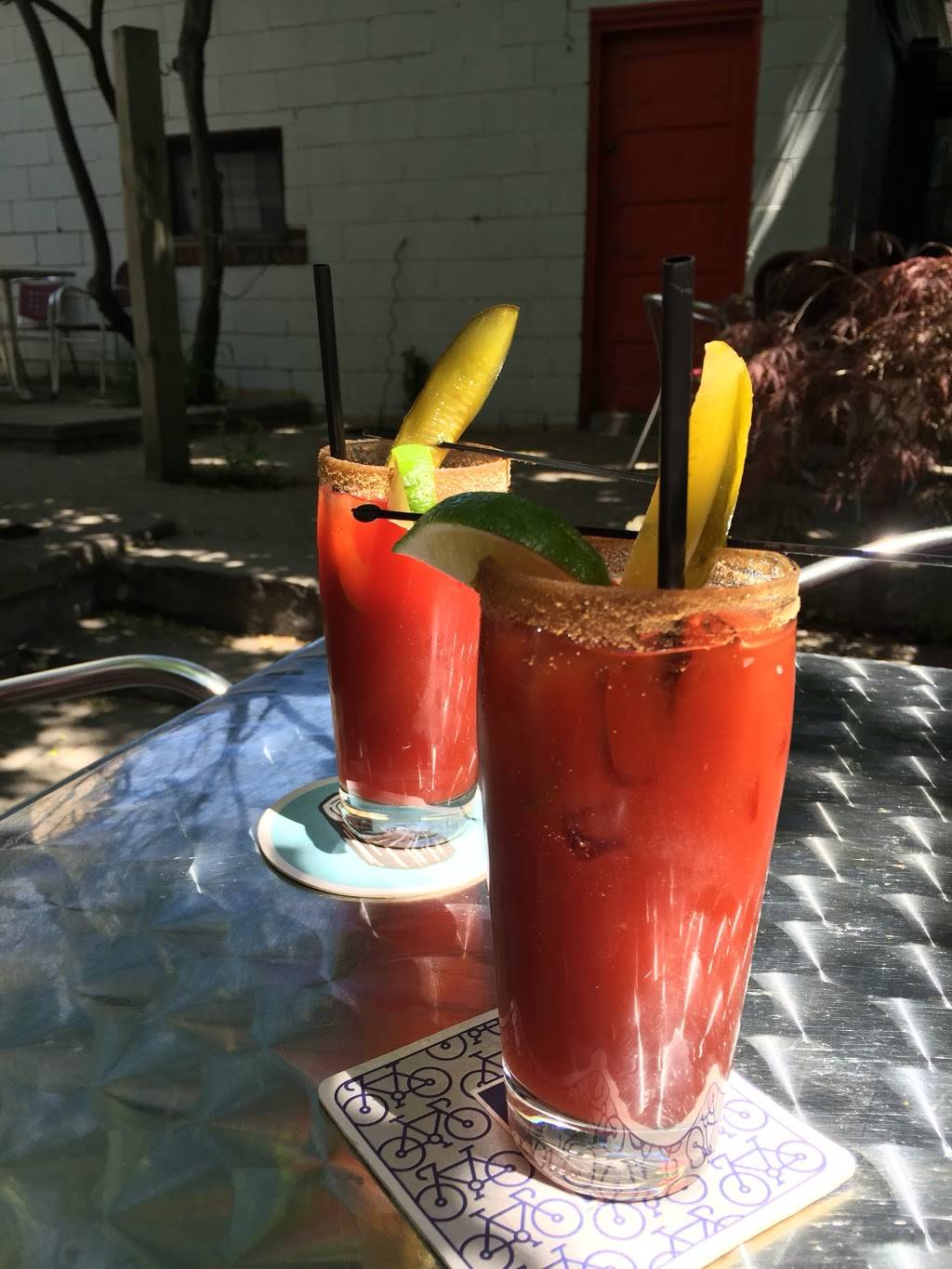 Round The Horn | restaurant | 331 Roncesvalles Ave, Toronto, ON M6R 2M8, Canada | 4167852123 OR +1 416-785-2123