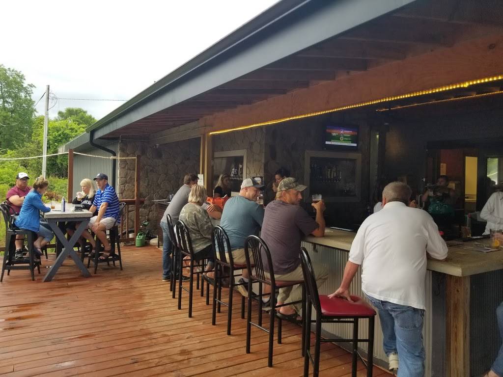 Vickers Lakeside Tavern | restaurant | 130 W Prairie St, Vicksburg, MI 49097, USA | 2694755790 OR +1 269-475-5790