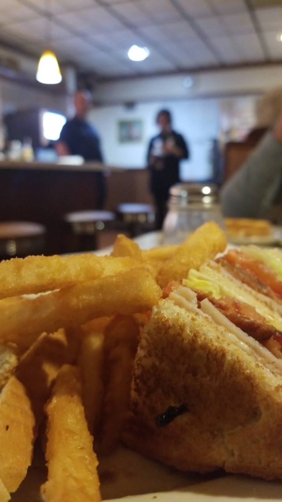 Big Apple Family Restaurant | restaurant | 2136 N Main St, Princeton, IL 61356, USA | 8158753637 OR +1 815-875-3637