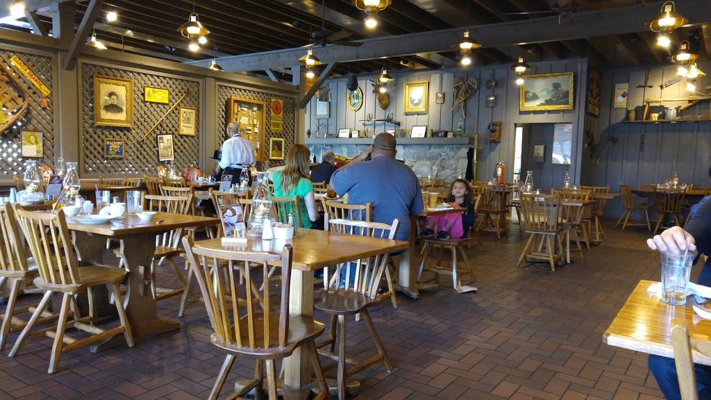 Cracker Barrel Old Country Store | restaurant | 2421 Old Country Inn Dr, Caseyville, IL 62232, USA | 6183971599 OR +1 618-397-1599