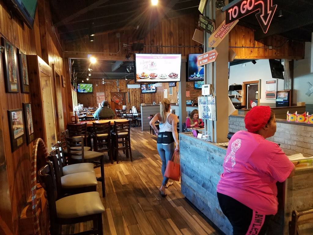 Hooters | restaurant | 4120 Dutchmans Ln, Louisville, KY 40207, USA | 5028957100 OR +1 502-895-7100