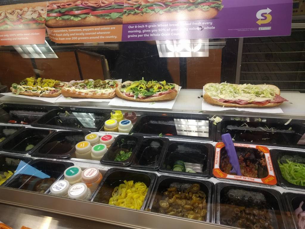 Subway | restaurant | 645 S Ventura Rd, Oxnard, CA 93030, USA | 8058324383 OR +1 805-832-4383