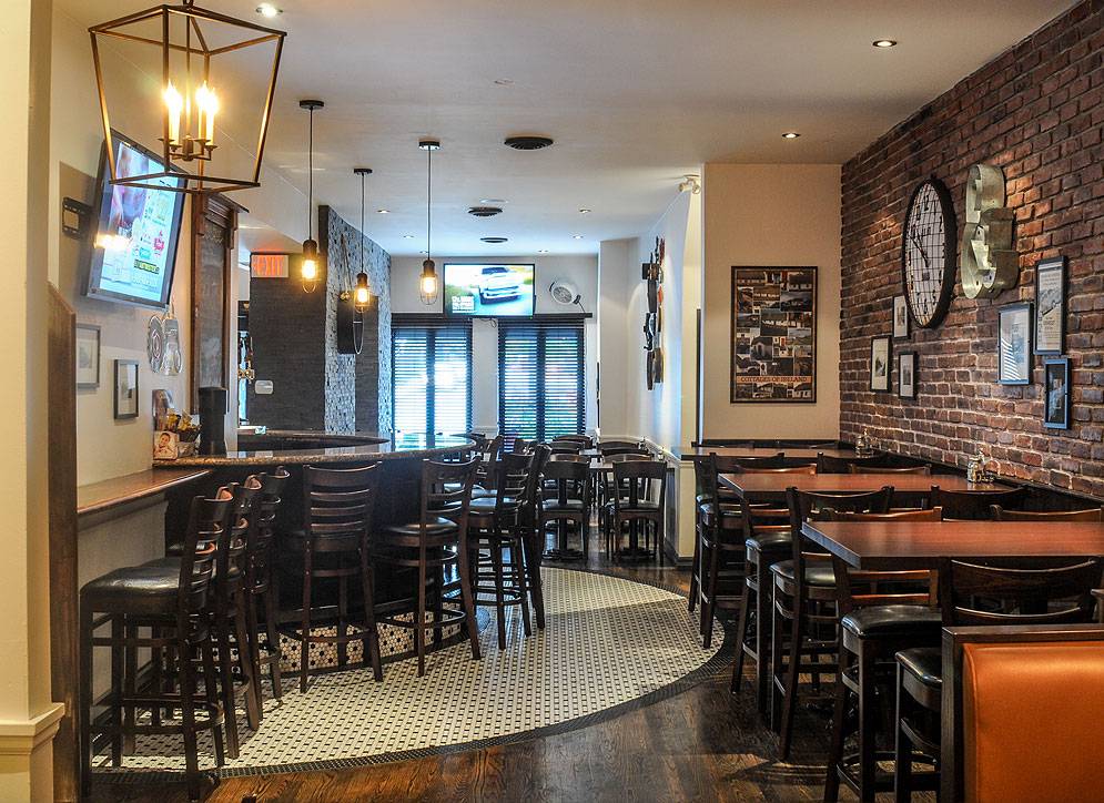 The Uptown Pub House | restaurant | 3185 Yonge St, Toronto, ON M4N 2K9, Canada | 4164802828 OR +1 416-480-2828