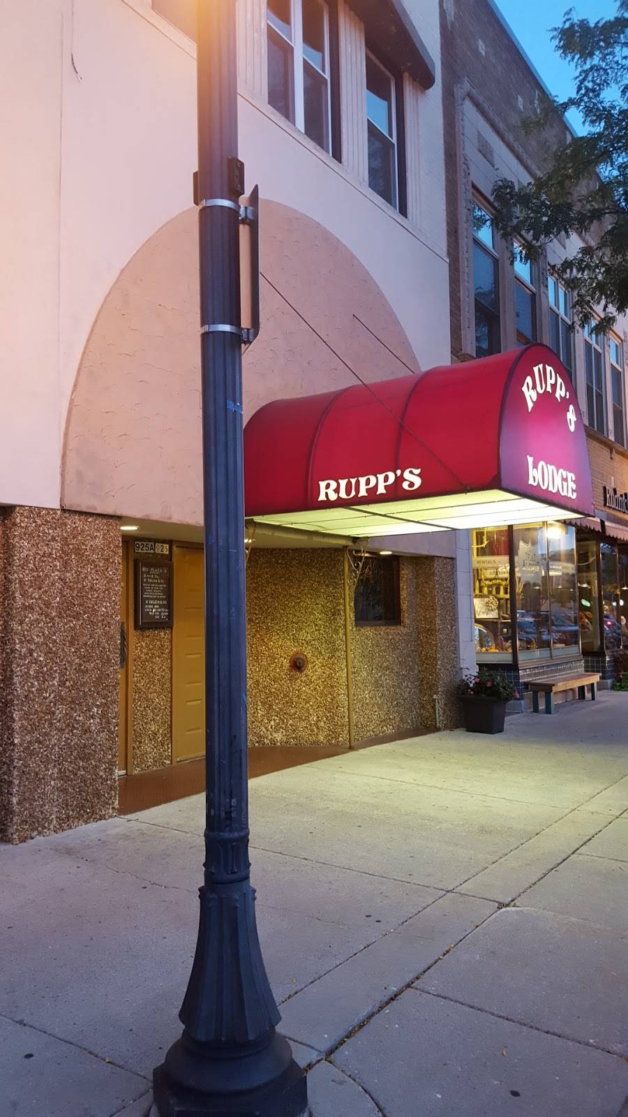 Rupps Downtown | restaurant | 925 N 8th St, Sheboygan, WI 53081, USA | 9204598155 OR +1 920-459-8155