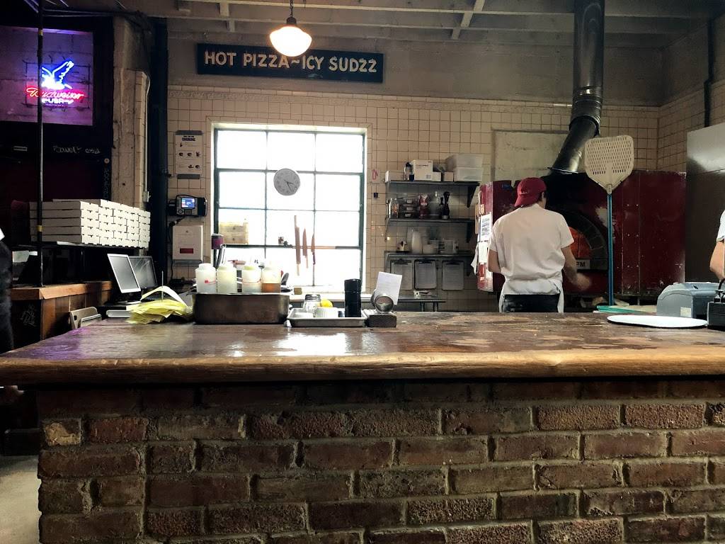 Robertas | restaurant | 261 Moore St, Brooklyn, NY 11206, USA | 7184171118 OR +1 718-417-1118