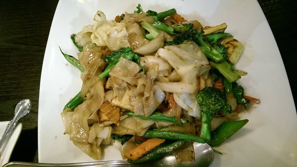 Bua Luang Thai Cuisine | restaurant | 1166 Solano Ave, Albany, CA 94706, USA | 5105278288 OR +1 510-527-8288