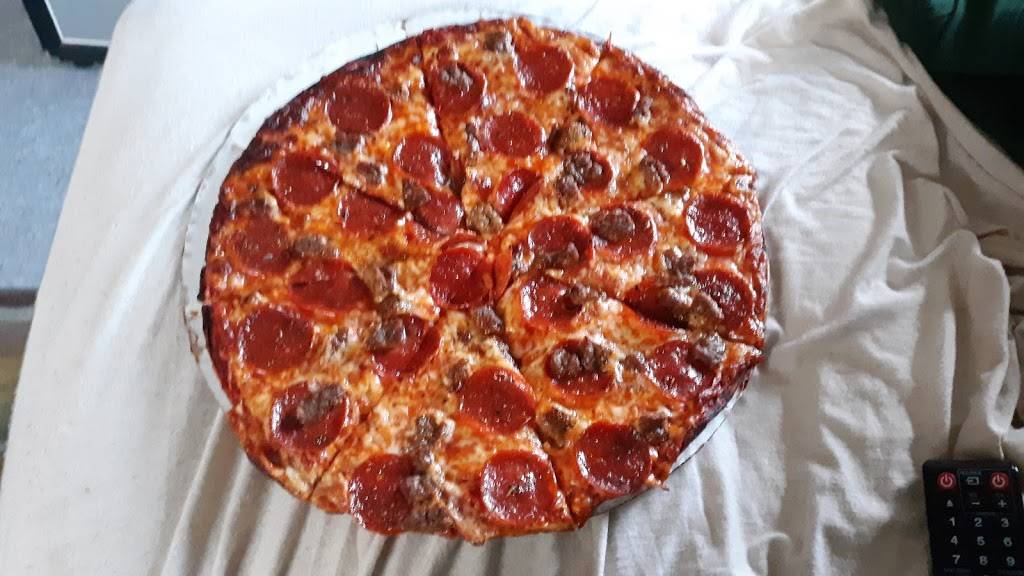 Bruisers Pizza Subs Salads | restaurant | 689 Milwaukee Ave, Burlington, WI 53105, USA | 2627636008 OR +1 262-763-6008