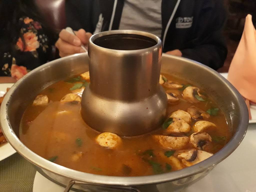 Valley Thai Restaurant | restaurant | 1725 E Warm Springs Rd, Las Vegas, NV 89119, USA | 7022702899 OR +1 702-270-2899