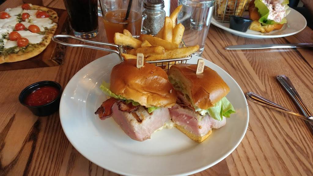 Doubletop Bar & Grill | restaurant | 888 Resorts World Drive, Monticello, NY 12701, USA | 8335869358 OR +1 833-586-9358