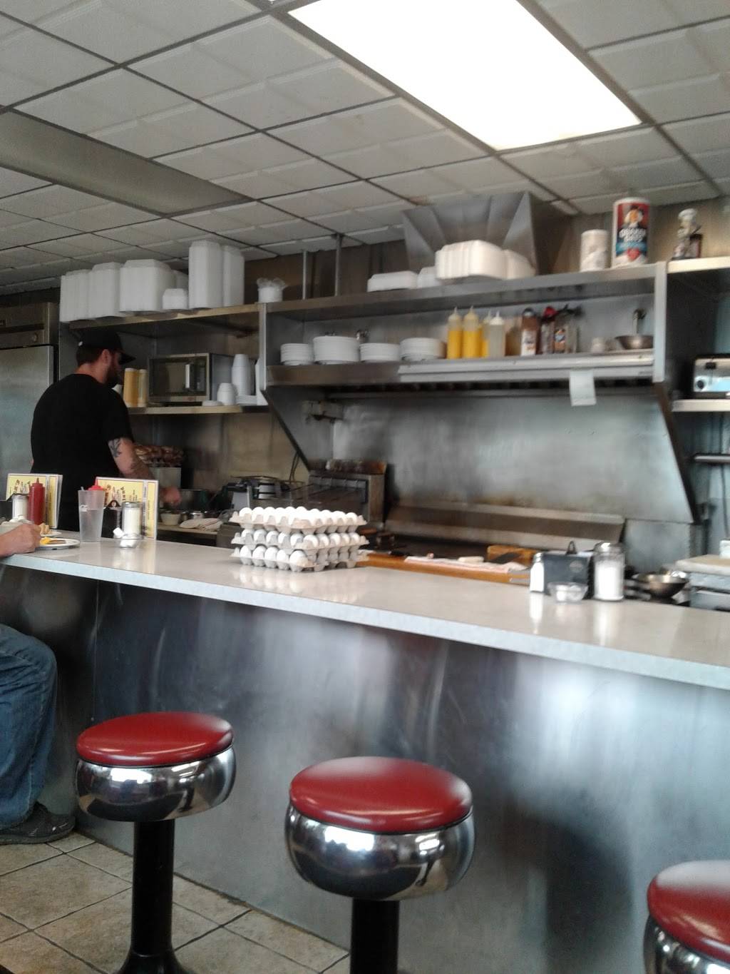 Big Nicks Coney Island | restaurant | 670 Cesar E Chavez Ave, Pontiac, MI 48340, USA | 2483323925 OR +1 248-332-3925