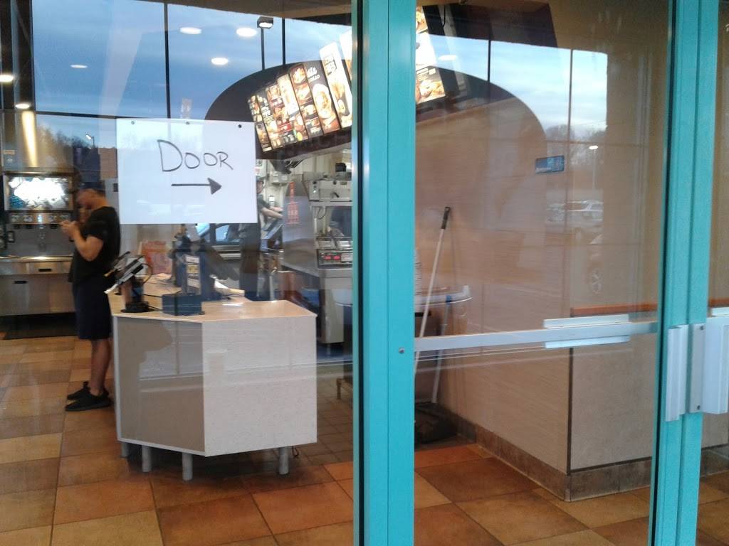 Taco Bell | meal takeaway | 619 W Pine St, West Baraboo, WI 53913, USA | 6083561193 OR +1 608-356-1193