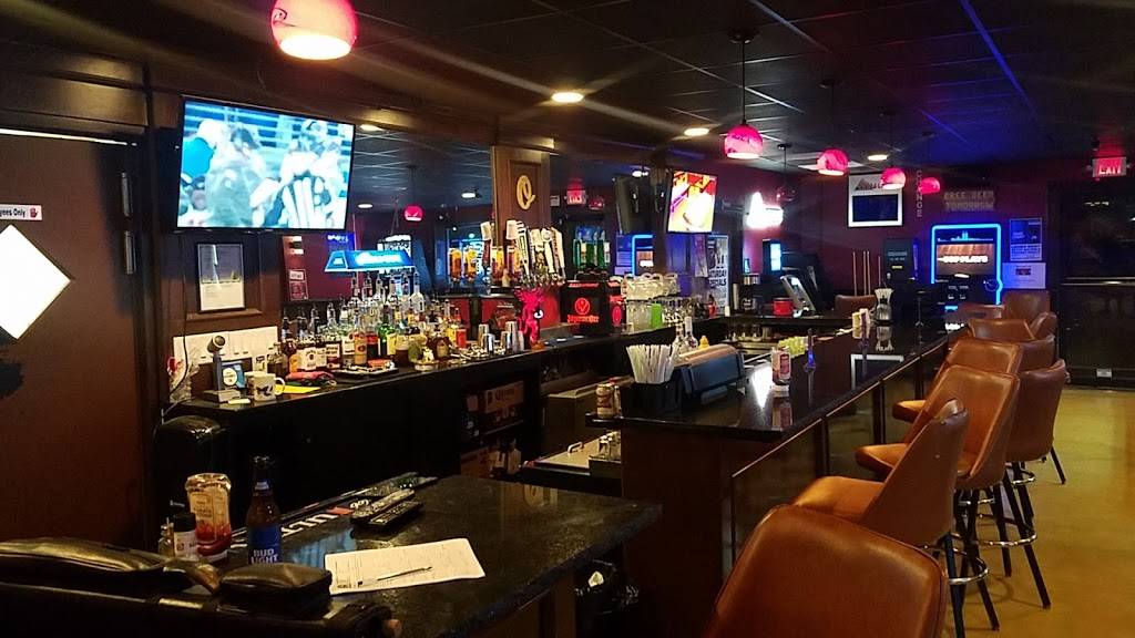 Golden Que Billiards And Sports Bar | restaurant | 807 S 21st St, Council Bluffs, IA 51501, USA | 7122566066 OR +1 712-256-6066