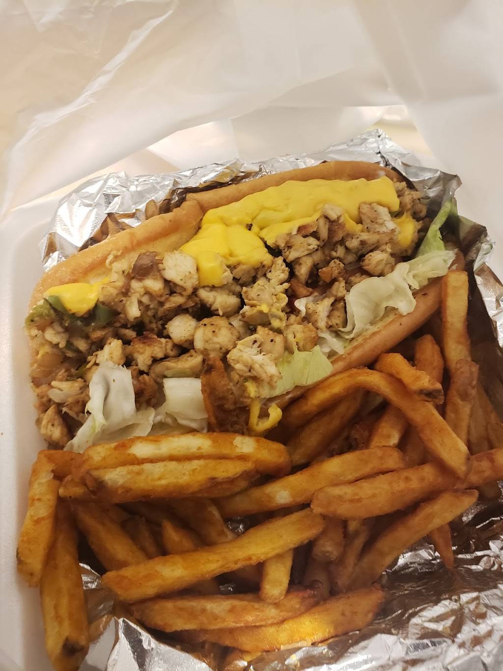 Lisa Bar And Grill | restaurant | 107 Chowan Dr, Portsmouth, VA 23701, USA | 7579982991 OR +1 757-998-2991