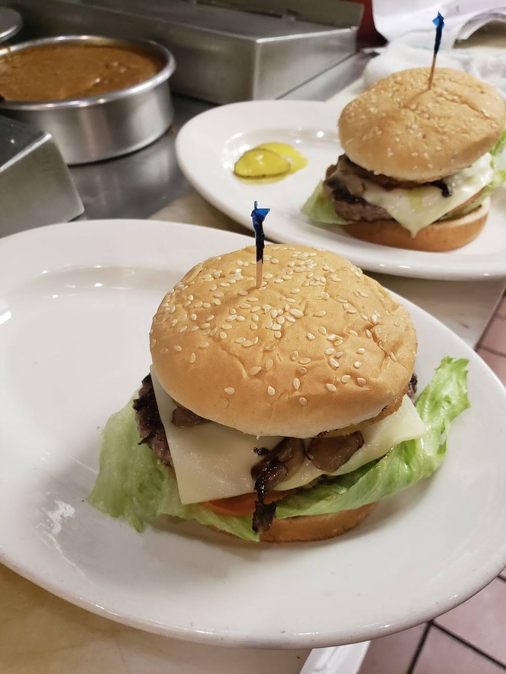 Louies Texas Red Hots | restaurant | 1098 Elmwood Ave, Buffalo, NY 14222, USA | 7168824687 OR +1 716-882-4687