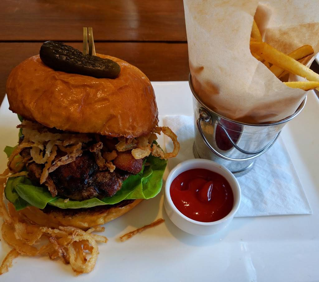 Tommy Bahama Restaurant, Bar & Store | restaurant | Downtown, 400 S Coast Hwy, Laguna Beach, CA 92651, USA | 9493766886 OR +1 949-376-6886