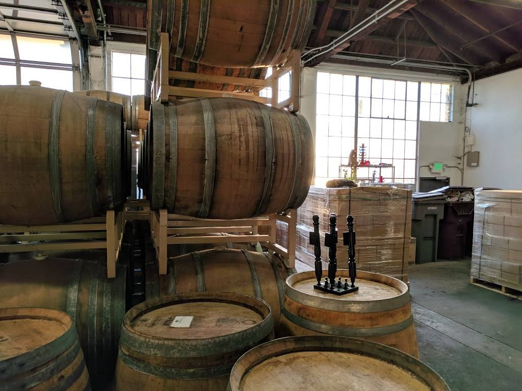 Ale Industries | restaurant | 3096 E 10th St, Oakland, CA 94601, USA | 5104793185 OR +1 510-479-3185