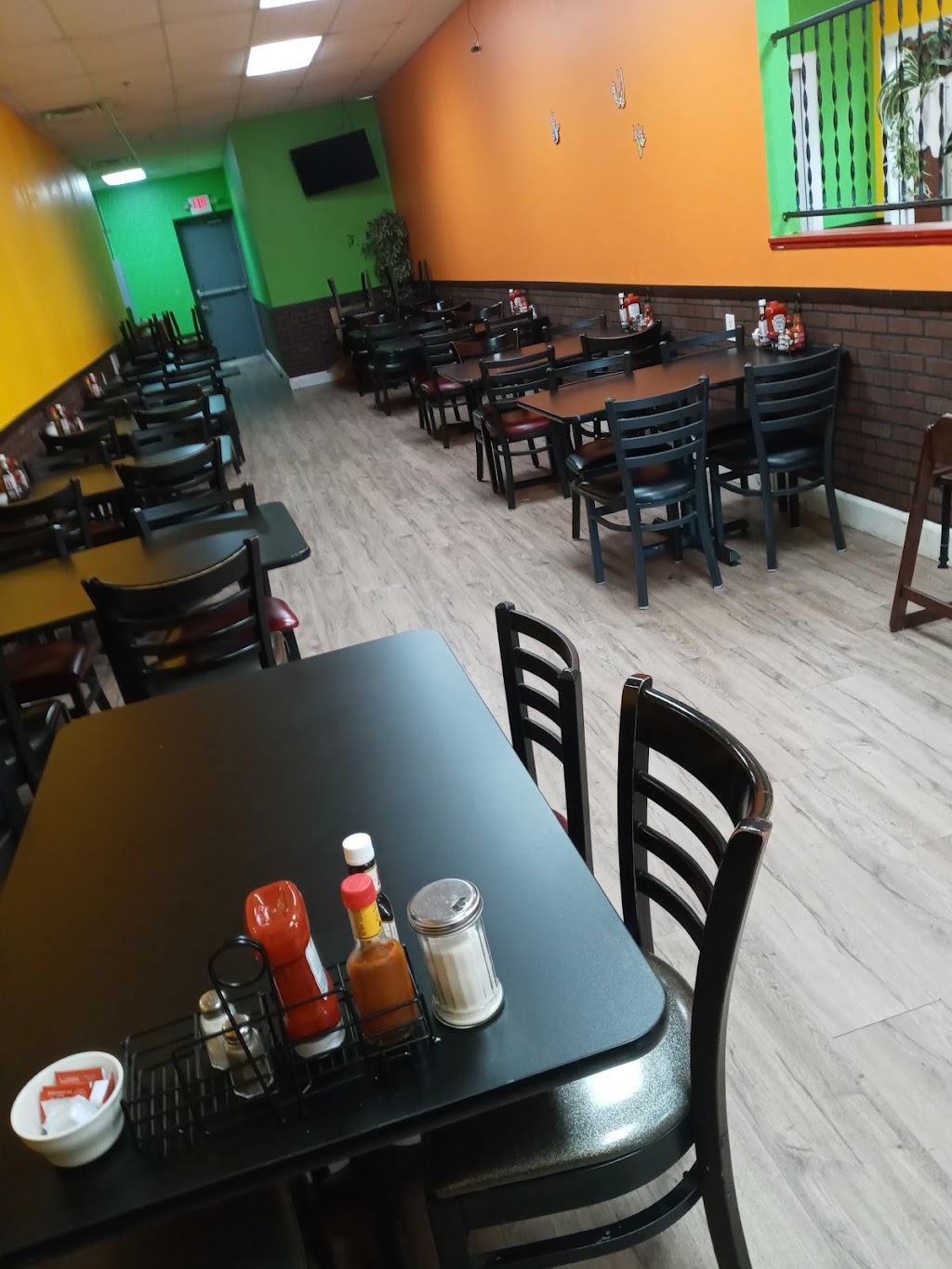 Family Café & Diner | restaurant | 6236 Bass Lake Rd, Crystal, MN 55429, USA | 7633555915 OR +1 763-355-5915